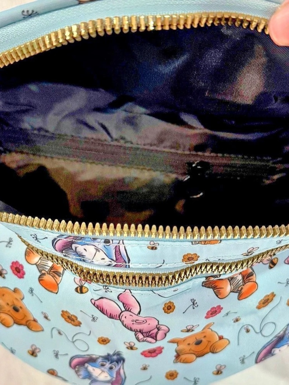New Winnie Pooh & Friends  Crossbody Bum Bag w/long strap size inclusive - Picture 3 of 10